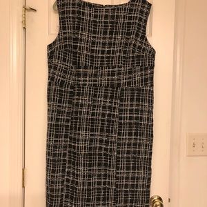 Merona size 18 classic sheath with nice detail